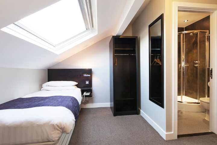 Room 9 of 24