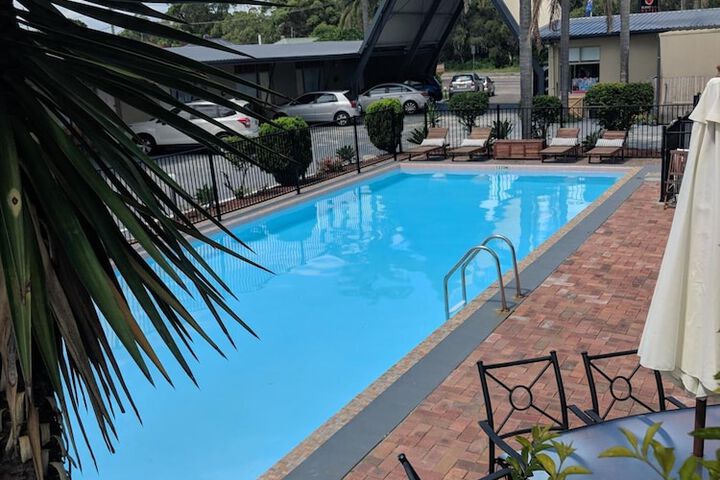 Pool 25 of 29