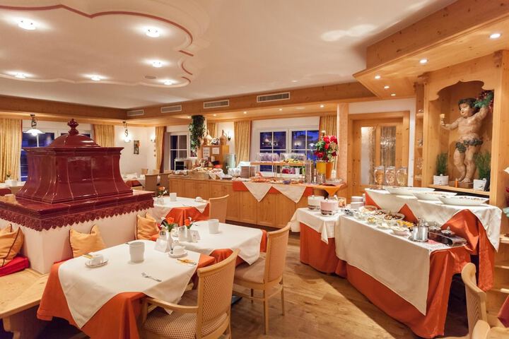 Dining 58 of 76