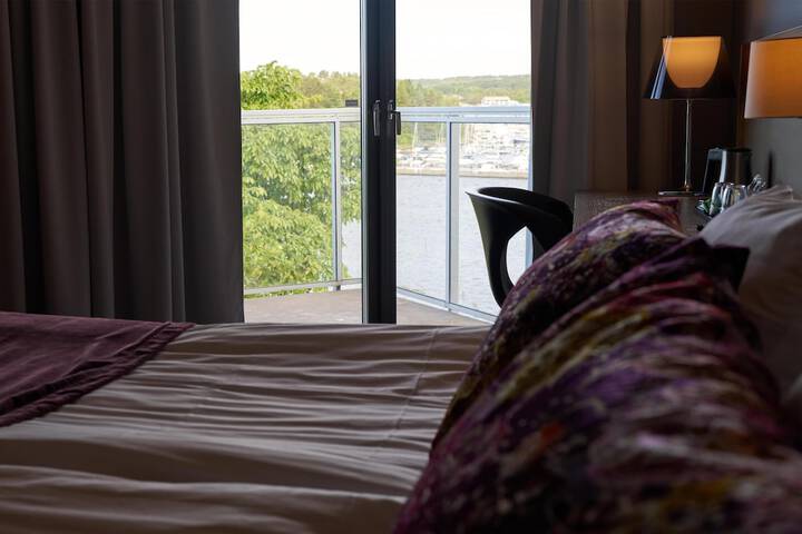 Room 42 of 72