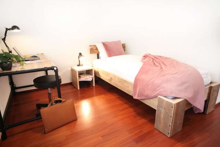 Room 8 of 38