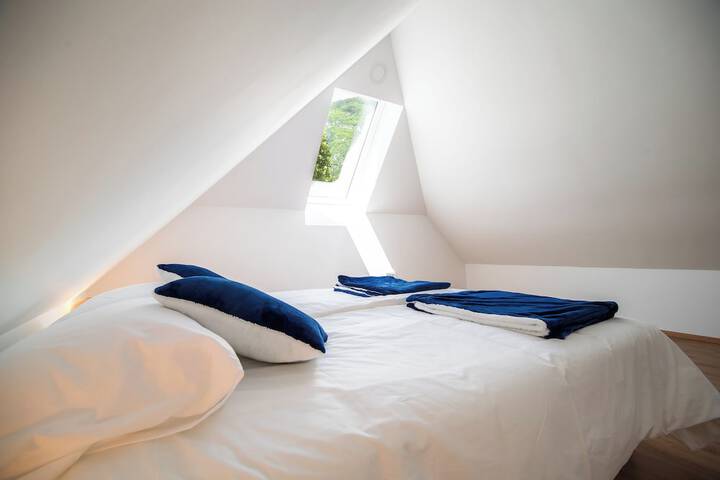 Room 10 of 47