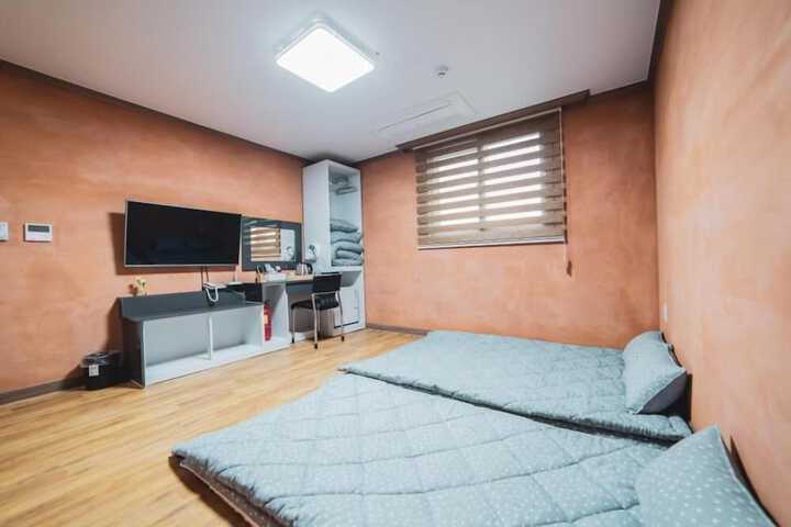 Room 21 of 64