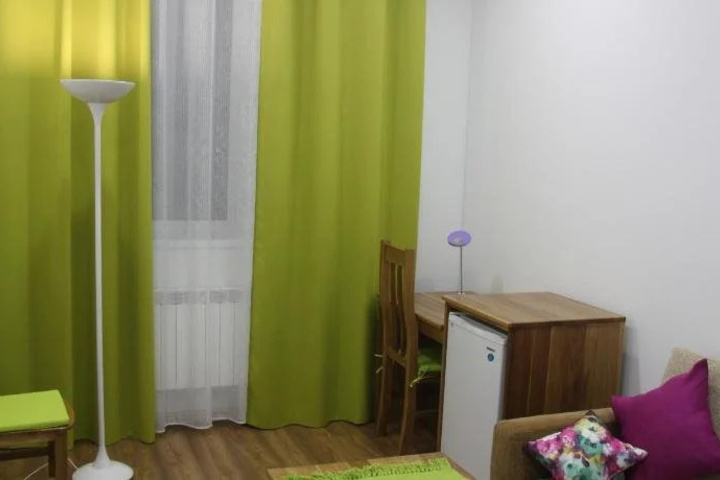 Room 4 of 18