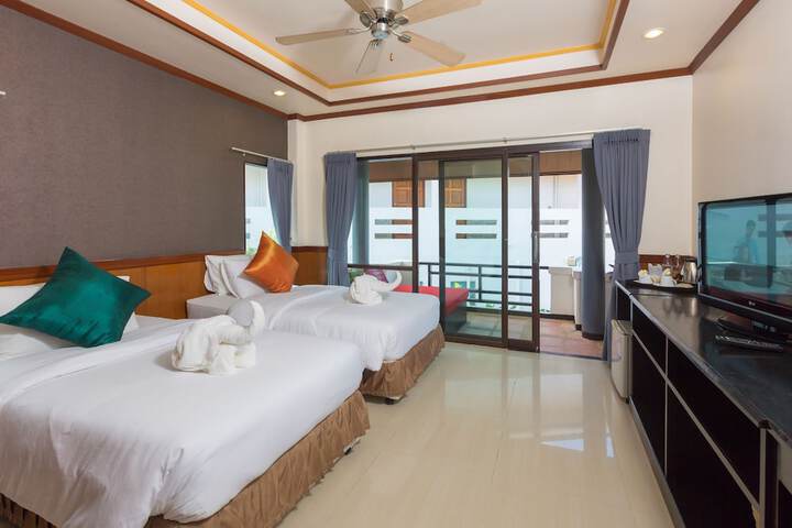 Room 4 of 82