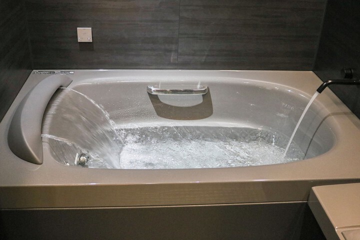 Hot Tub 8 of 38