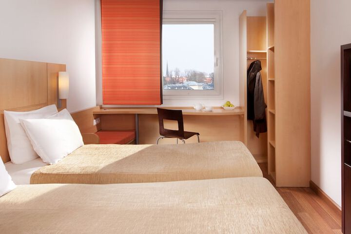 Room 4 of 44
