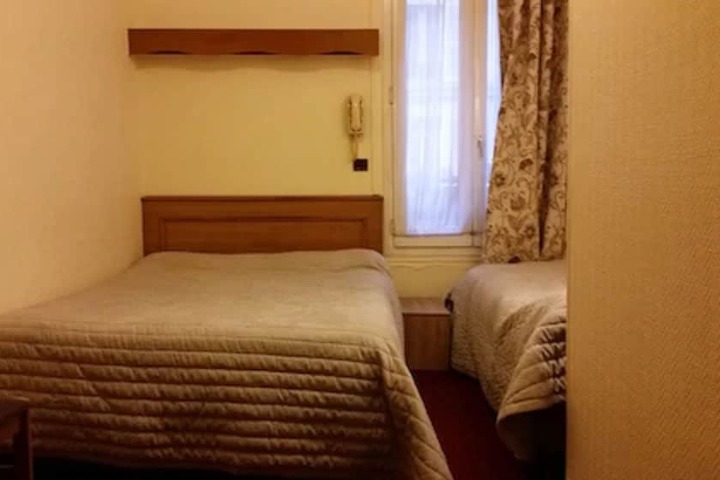 Room 6 of 15