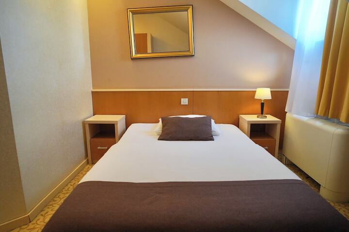 Room 25 of 73