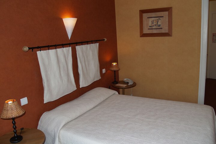 Room 9 of 34