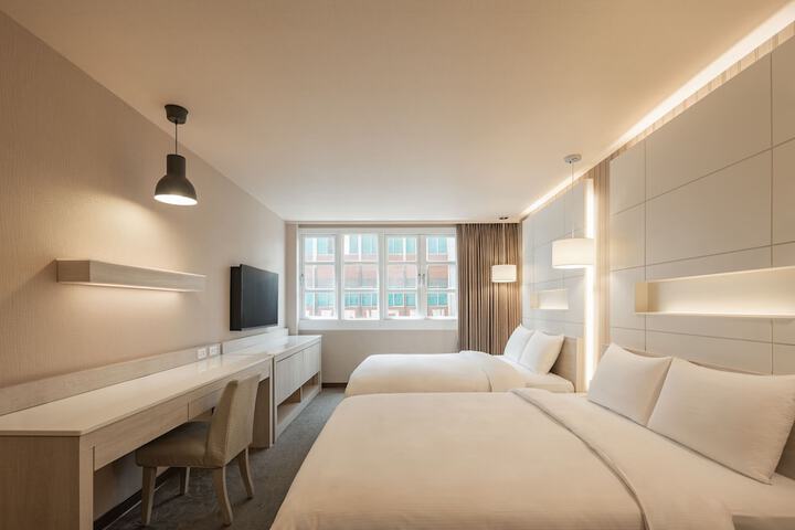 Room 4 of 38