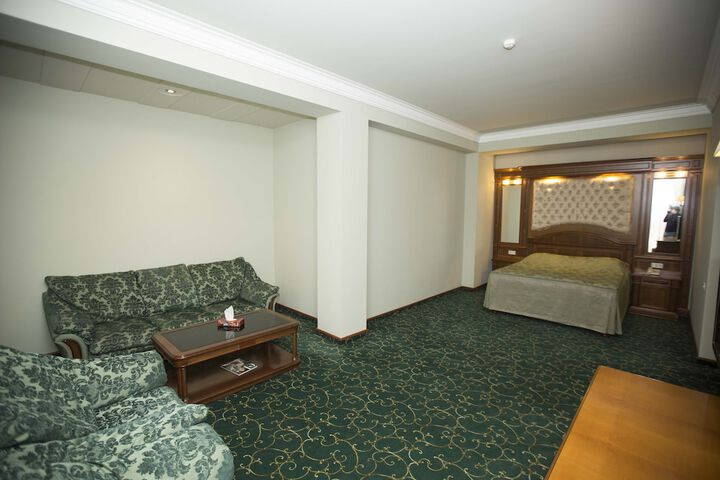 Room 9 of 141