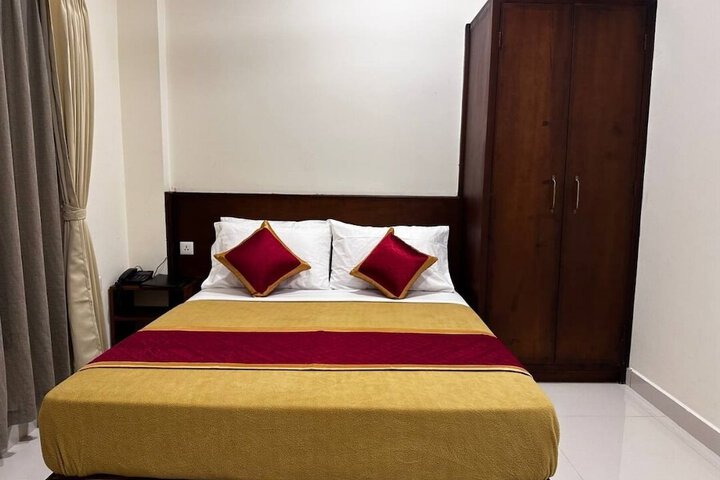 Room 5 of 12