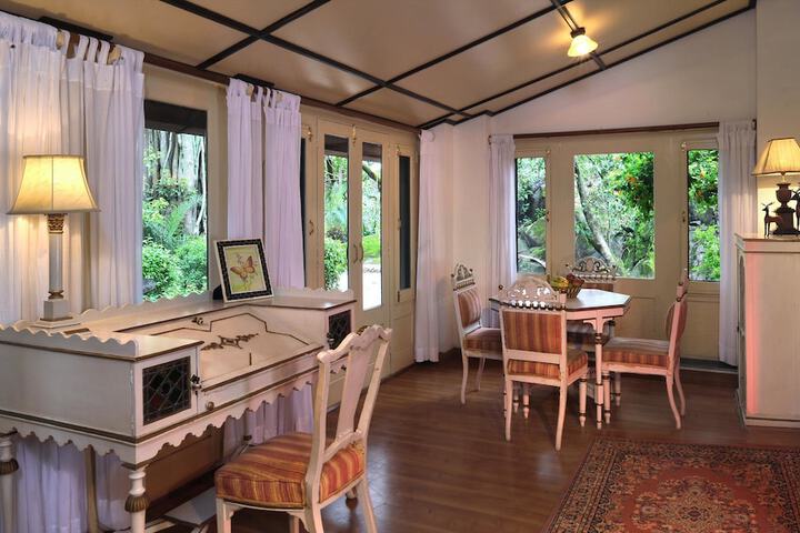 Dining Photos