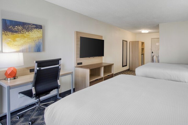 Room 13 of 40