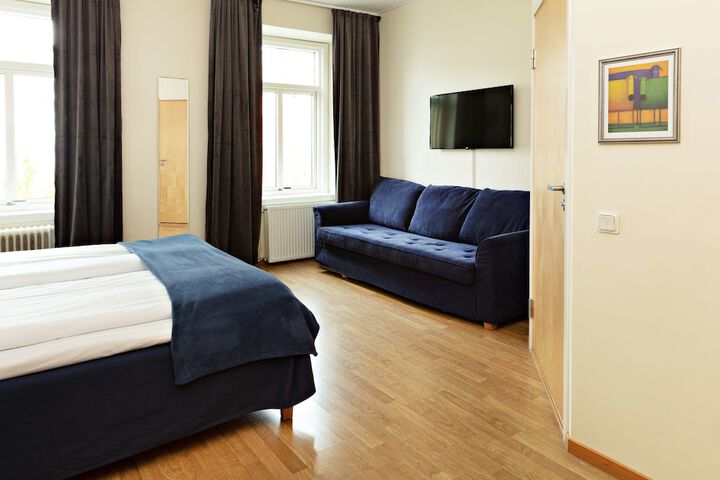 Room 9 of 38