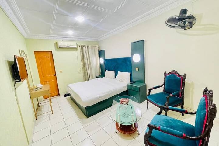 Room 9 of 25