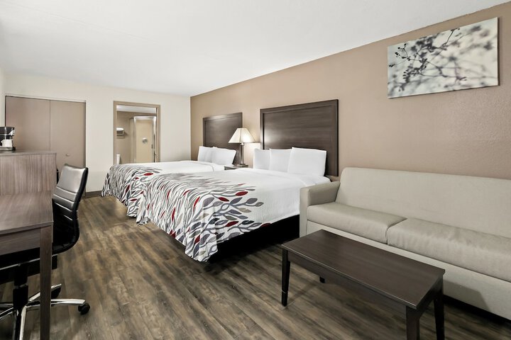 Deluxe 2 Queen Beds (7 of 9)