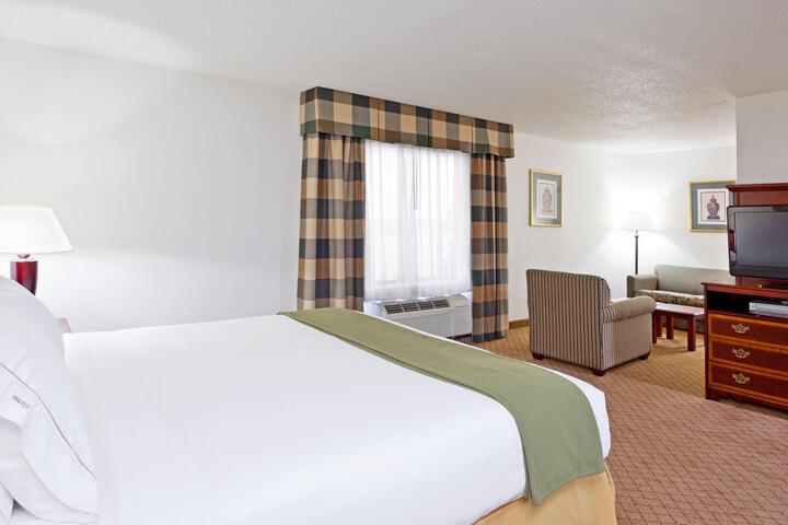 1 King Bed (16 of 20)