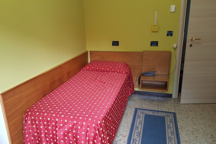 Room 5 of 34