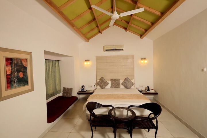 Room 4 of 74