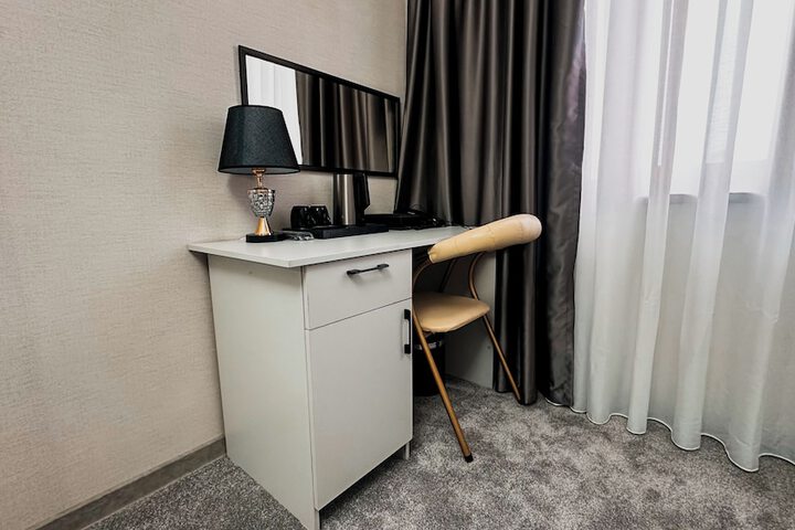 Room 4 of 33