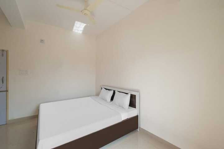 Room 9 of 12