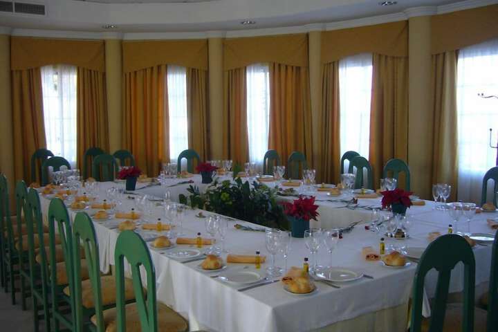 Dining 19 of 34