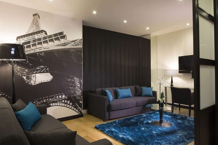 Room 7 of 77