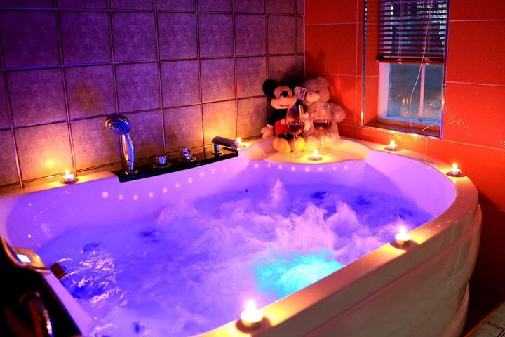 Hot Tub 22 of 38
