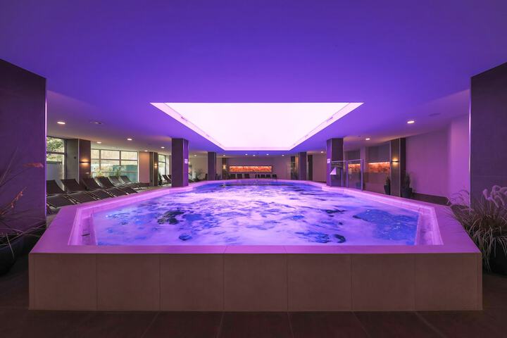 Pool 44 of 101