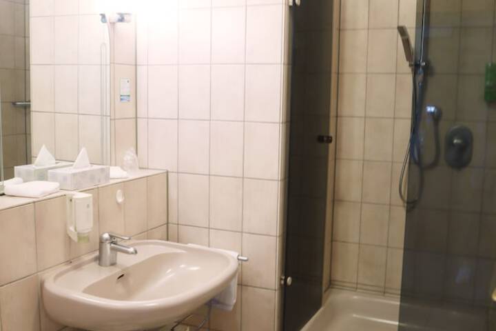 Room 64 of 107