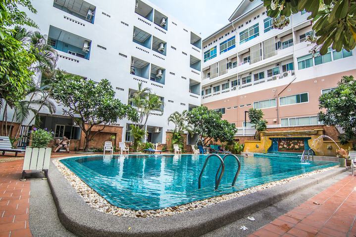 Hotel Pool