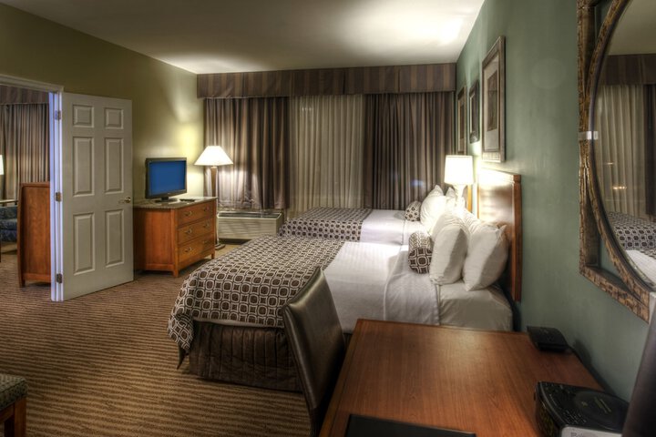 1 King Bed (6 of 8)