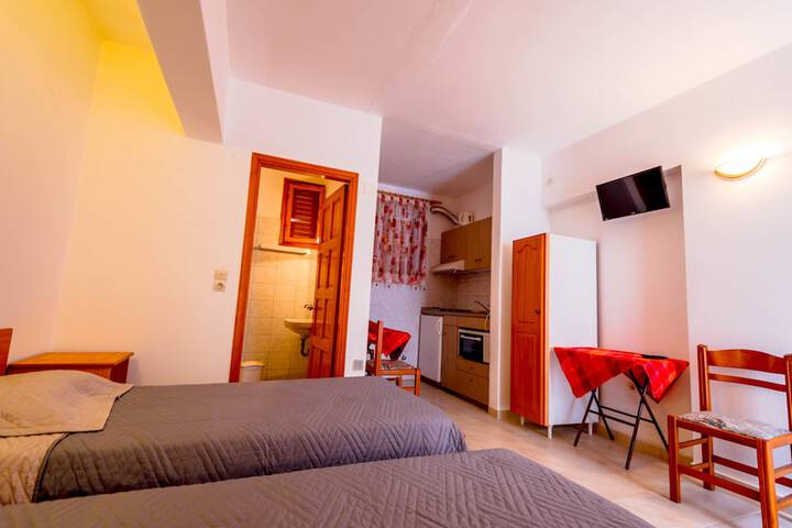 Room 16 of 33
