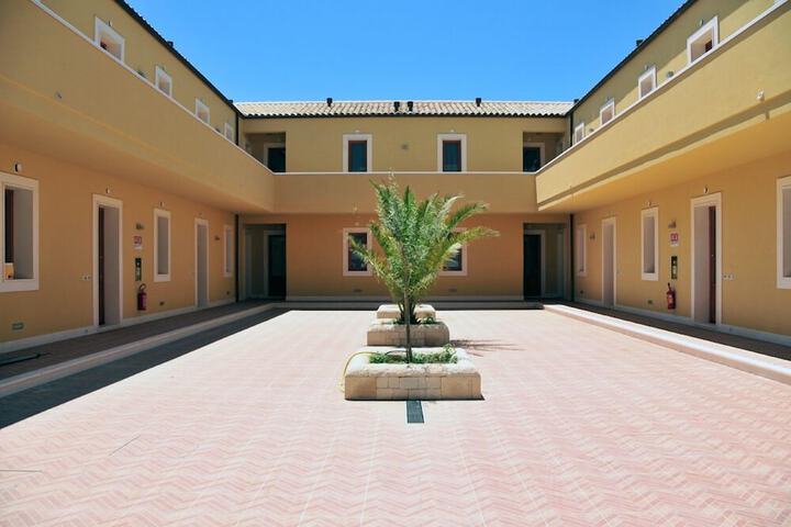 Hotel Exterior 93 of 96