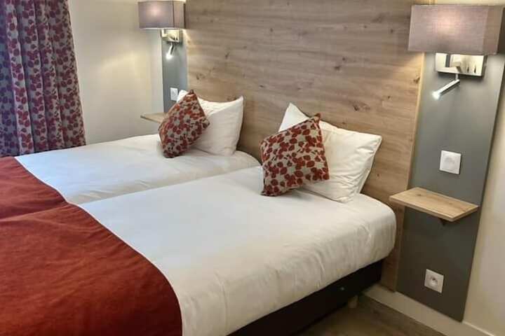 Room 10 of 76