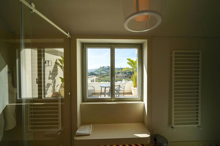 Room 20 of 28