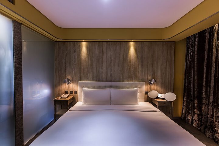 Room 33 of 59