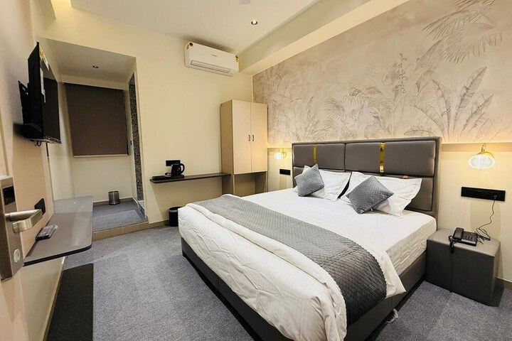 Room 6 of 27