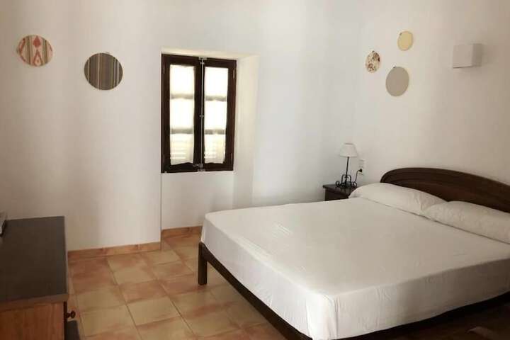 Room 8 of 34