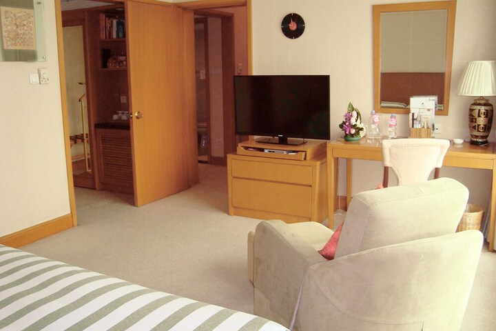 Room 22 of 38