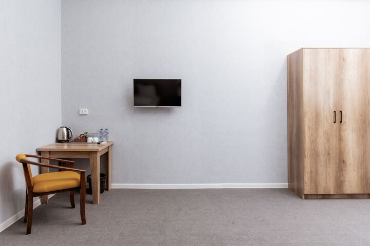 Room 27 of 32