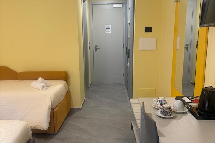 Room 17 of 104