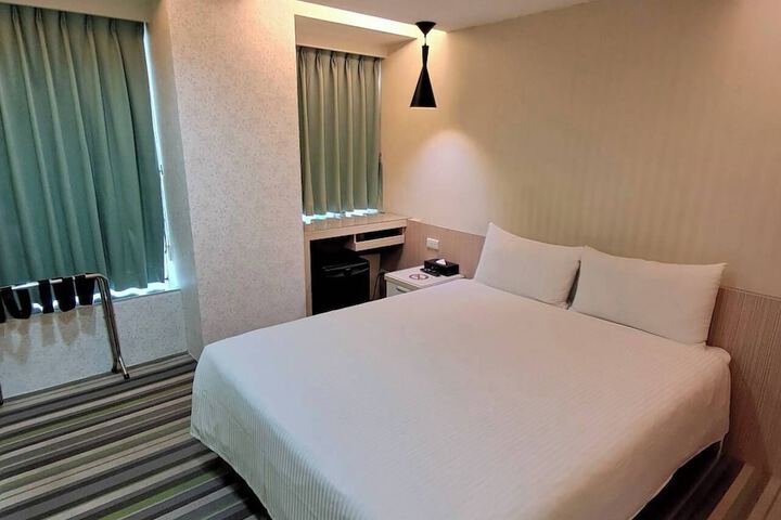Room 18 of 32