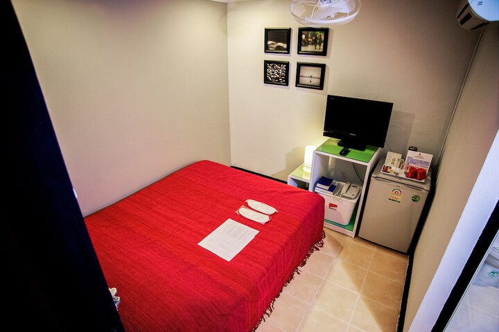 Room 14 of 65
