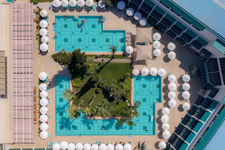 Pool 42 of 152
