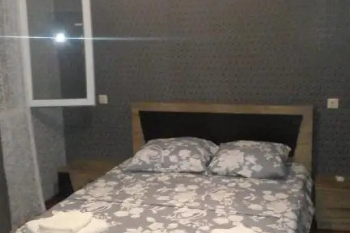 Room 5 of 12
