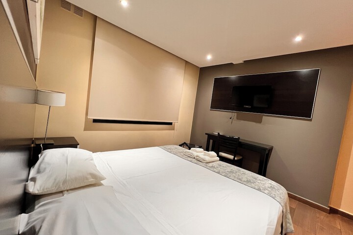 Room 6 of 53