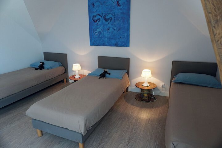 Room 10 of 25